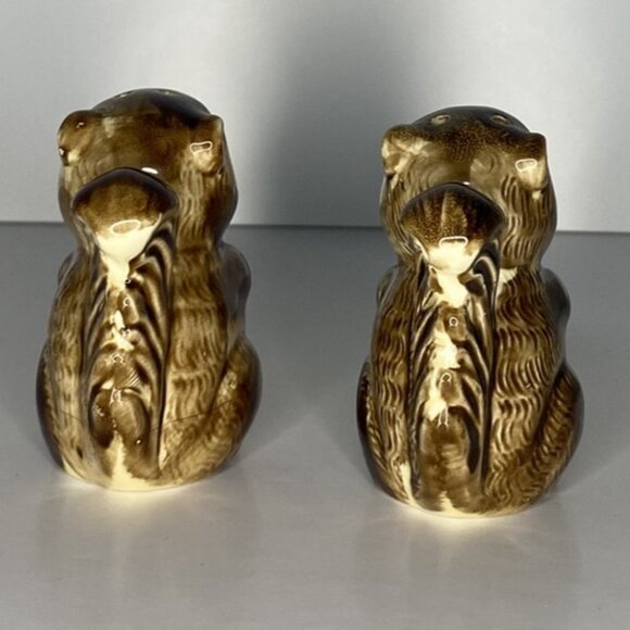 Cute Chipmunks Holding Flower Salt & Pepper Shakers - Picture 3 of 7